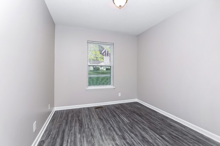 Building Photo - 573 Brady Dr
