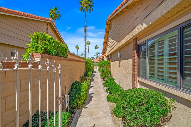 Building Photo - 39 Maximo Way