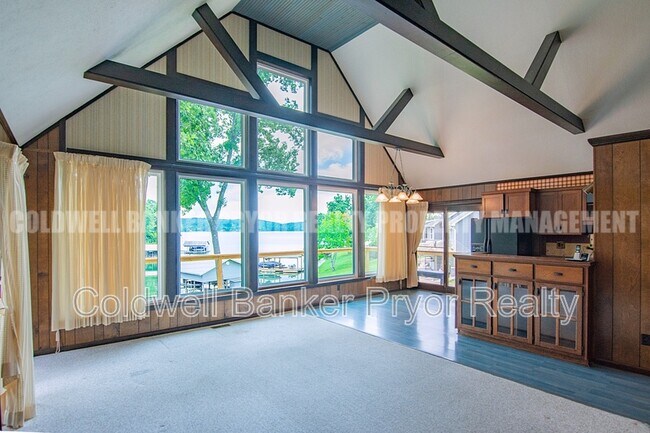 Building Photo - 165 Lakeshore Ct