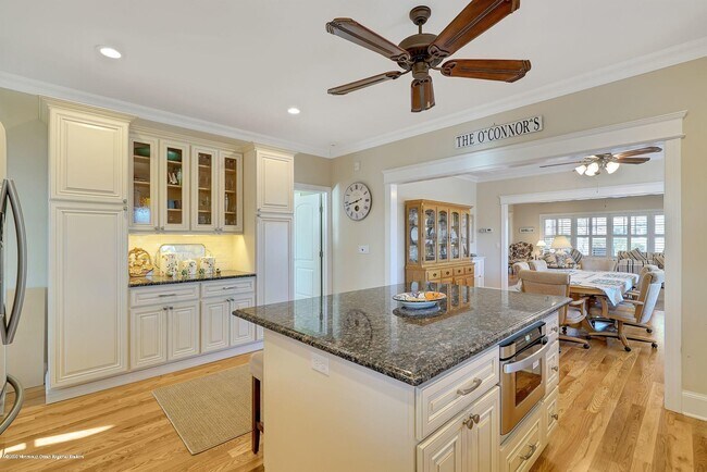 Building Photo - 330 Villa Park Wy