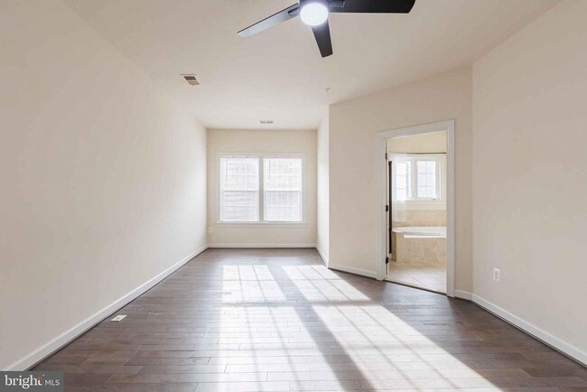 Building Photo - 9733 Braidwood Ter