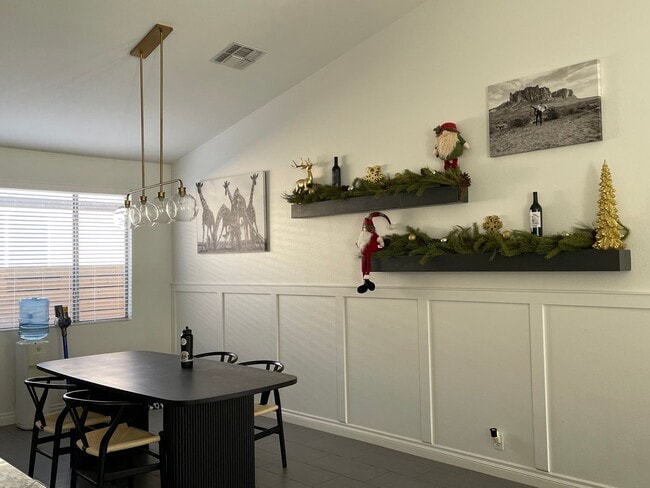 Building Photo - PRIVATE POOL, ADORABLE 3 Bedroom/2 Bath in Dobson Place