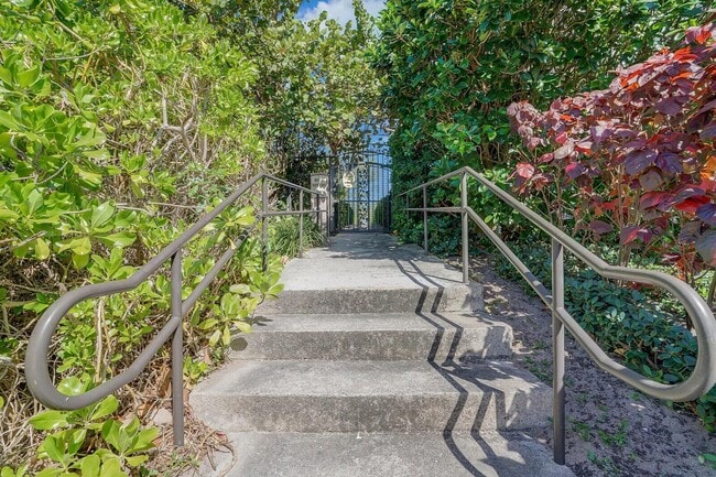 Building Photo - 2121 N Ocean Blvd