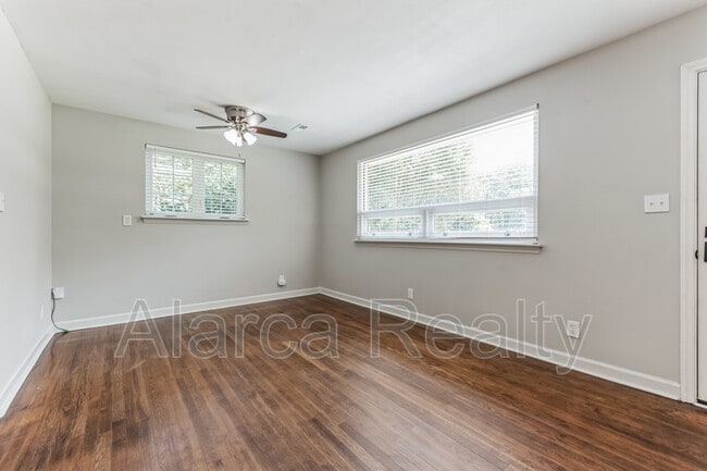 Building Photo - 2438 Finchley Dr