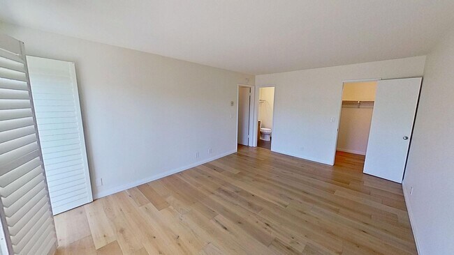Building Photo - Spacious 3 bed / 3 bath in the More Mesa area