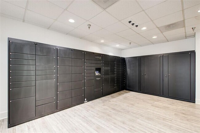 Building Photo - 2479 Peachtree Rd NE