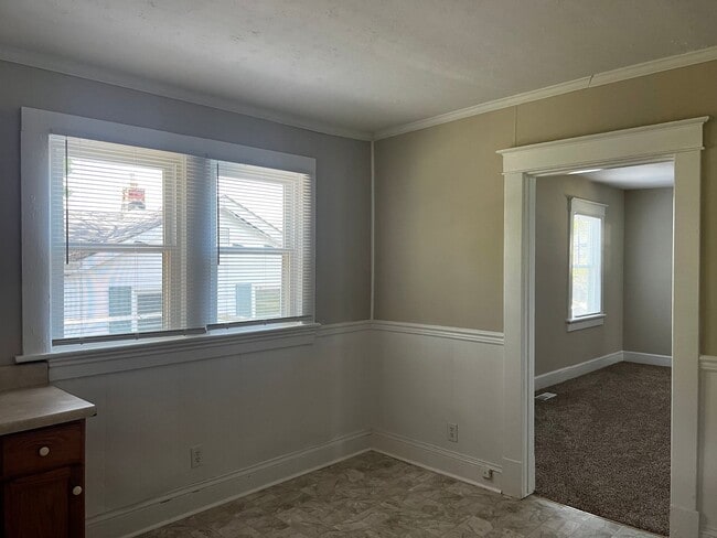 Building Photo - One Level House With Back Deck off Campbell Avenue