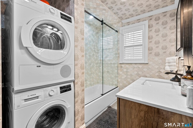 Building Photo - 180 Ruane St