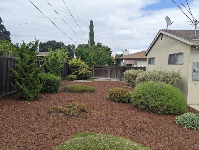 Building Photo - SANTA CLARA - updated 4 bedroom home