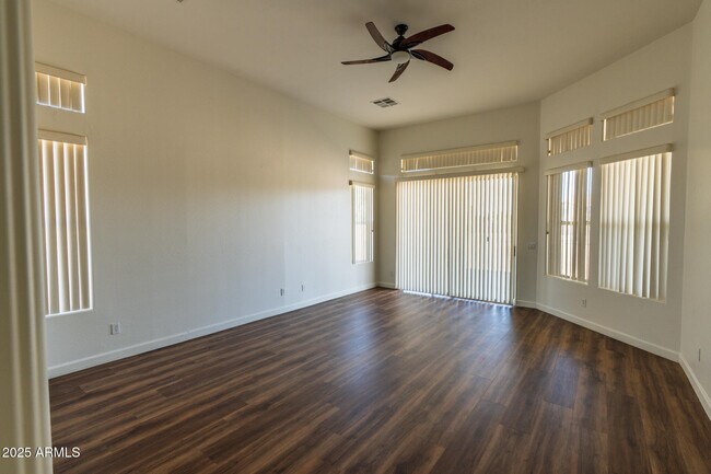Building Photo - 17941 W Cheryl Dr