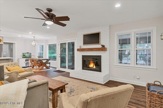 Building Photo - 209 Lazar Ln