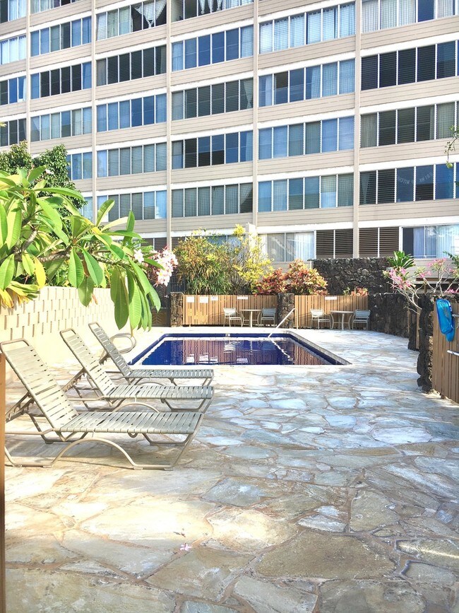 Building Photo - **VIEW FULL AD FOR DETAILS** $995 1ST MONTH RENT SPECIAL | REMODELED! CENTRALIZED LOCATION! GREAT...