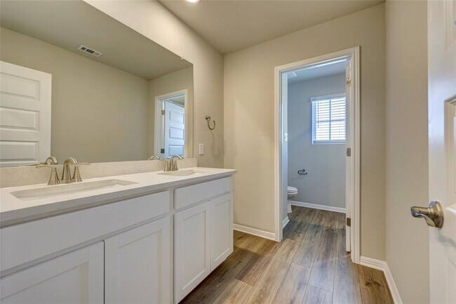 Building Photo - 117 Fairmeadow Downs Dr