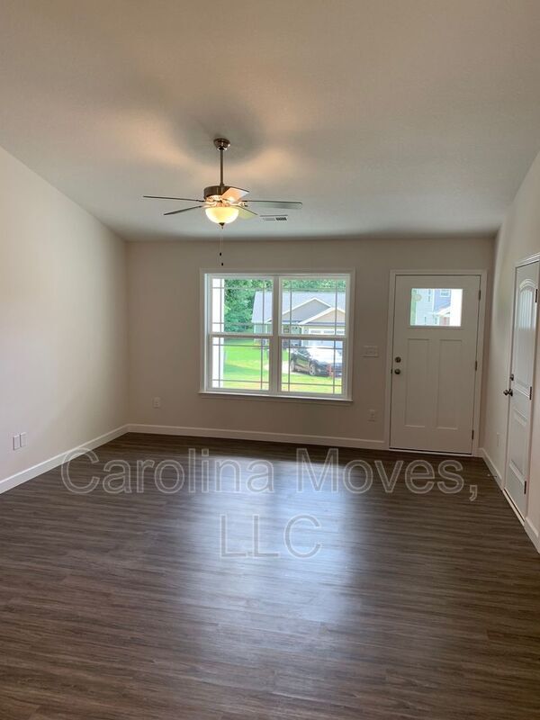 Building Photo - 147 Cosmos Ln
