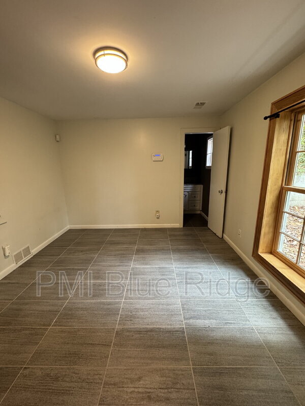 Building Photo - 25 Leisure Mountain Rd