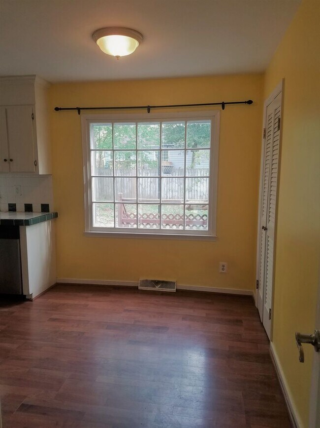 Building Photo - Spacious ranch home for rent