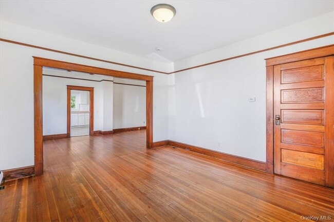 Building Photo - 3245 Albany Post Rd