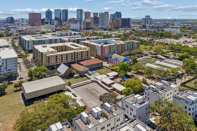 Building Photo - New Construction Townhome For Lease downtown Tampa, Ybor City, Gas Worx
