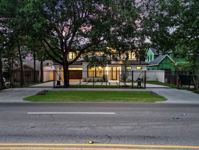 Building Photo - 13034 Memorial Dr