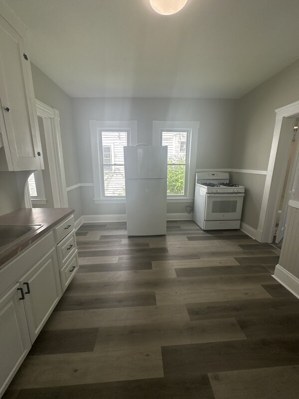 Building Photo - 3155 W 84th St