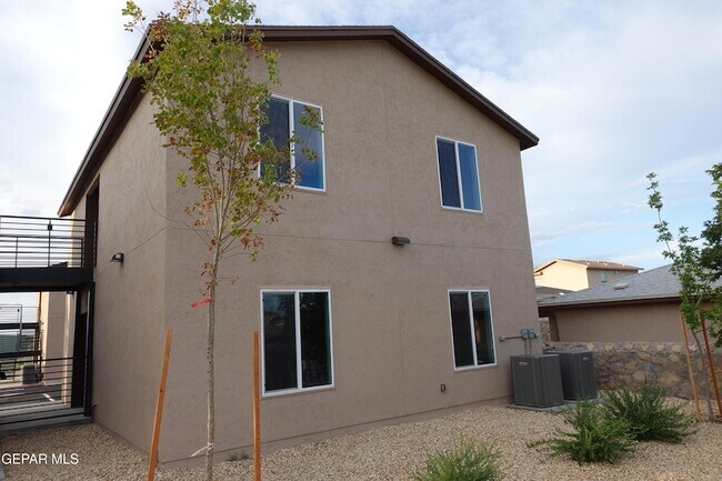 Building Photo - 6002 1/2 Pam McCall Drive Unit 4