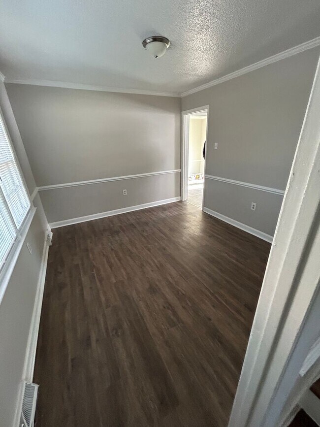 Building Photo - Spacious 3 bedroom 3 bath home for rent