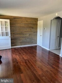 Building Photo - 237 Miner St