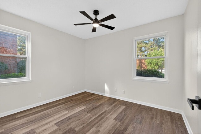 Building Photo - Move-In Ready 2BR Condo | Pool Access & Water Included