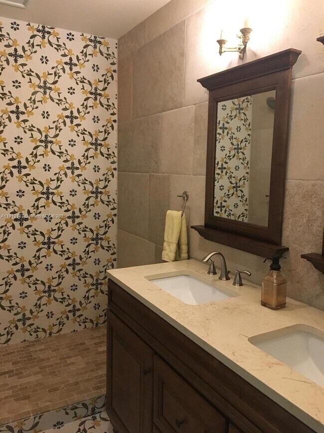 Building Photo - 327 Menores Ave