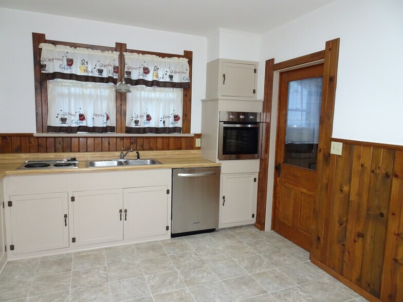 Building Photo - 415 E Lima St