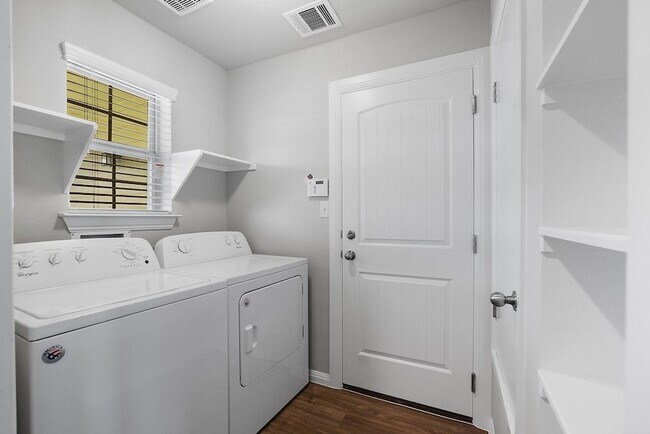 Building Photo - 13024 Tinker St