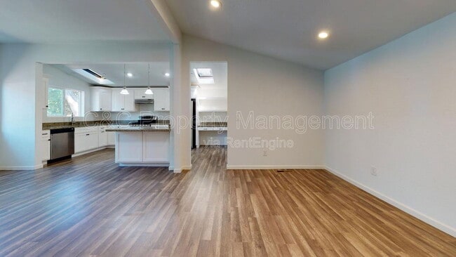 Building Photo - 419 Watson St