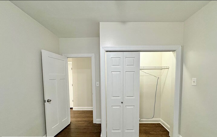 Building Photo - 3825 N Greenview Ave