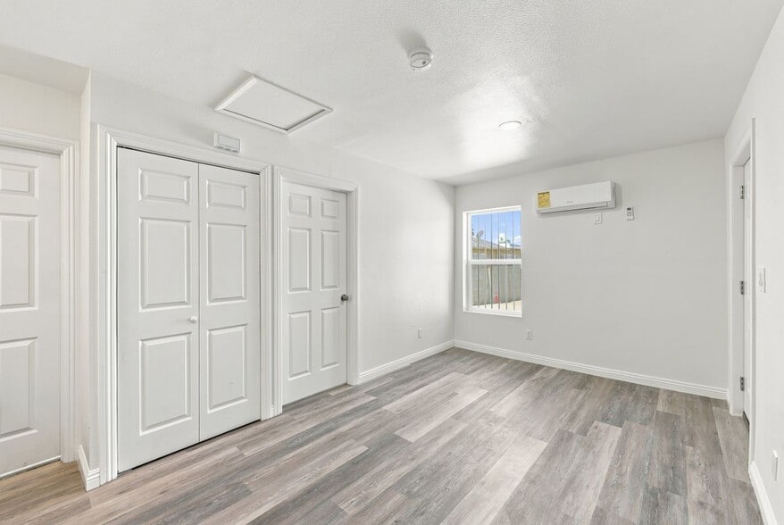 Building Photo - 10646 S Wilton Pl