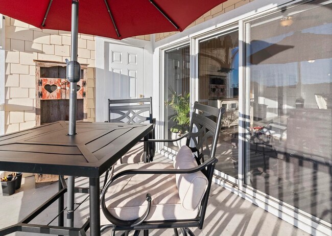 Building Photo - Stunning Top-Floor 2-Bedroom Retreat with Serene Pond Views!