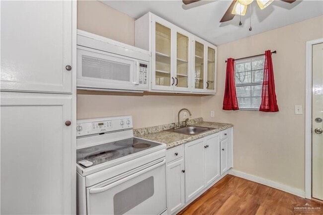 Building Photo - 8 Julian St