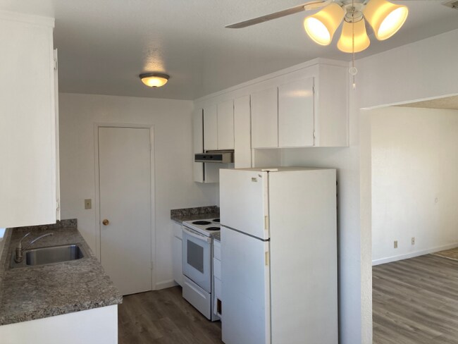 Building Photo - 1518 Moorpark Ave