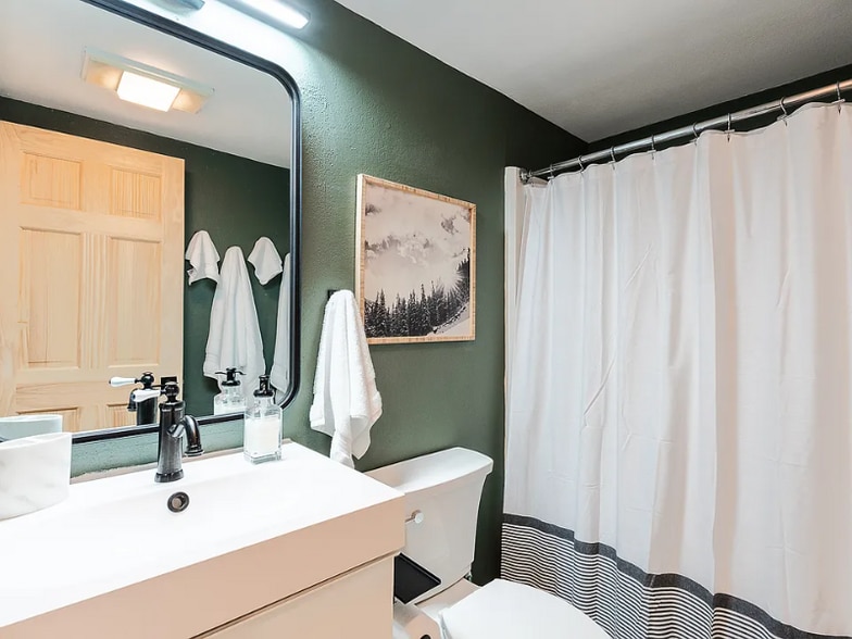 Building Photo - 267 Lake Dr