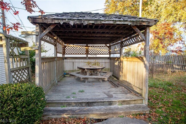 Building Photo - 12412 Sprecher Ave