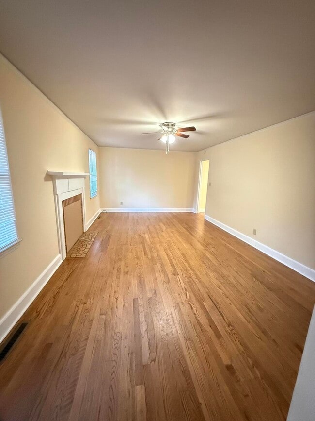 Building Photo - 119 Woodside Rd