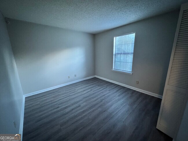 Building Photo - 415 Admiral's Walk Dr