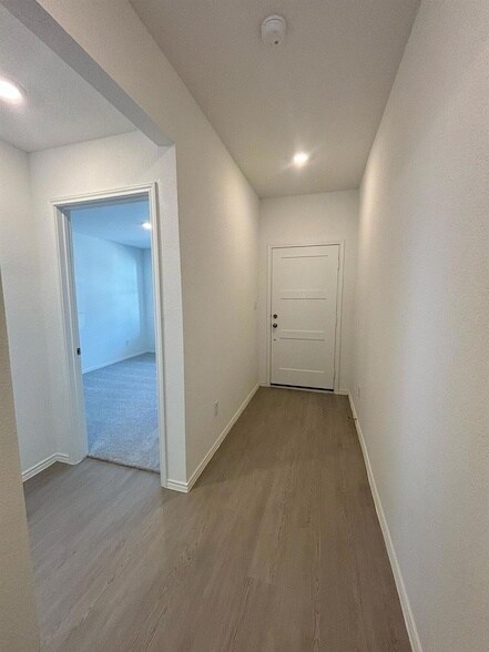 Building Photo - 275 Keefer