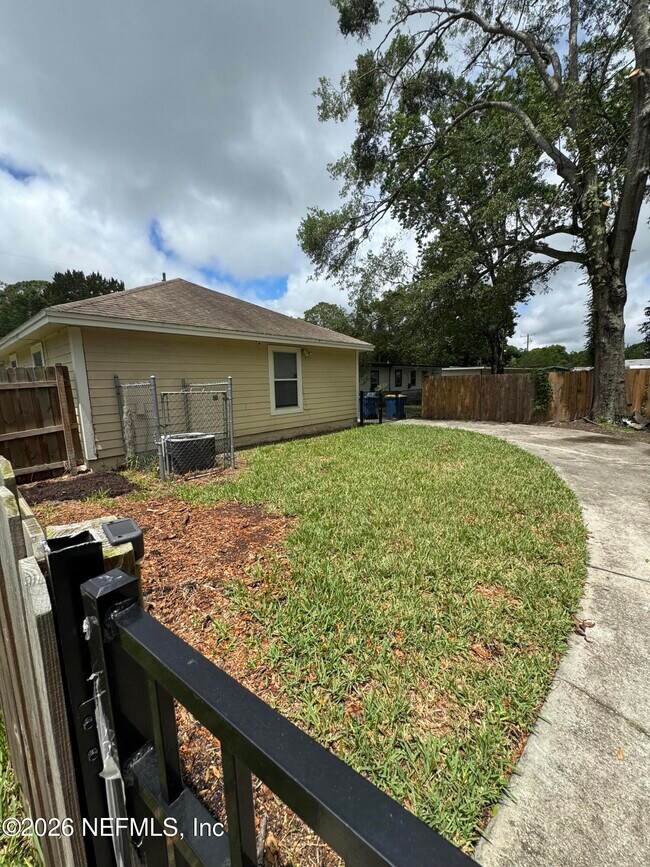 Building Photo - 5227 Bunche Dr