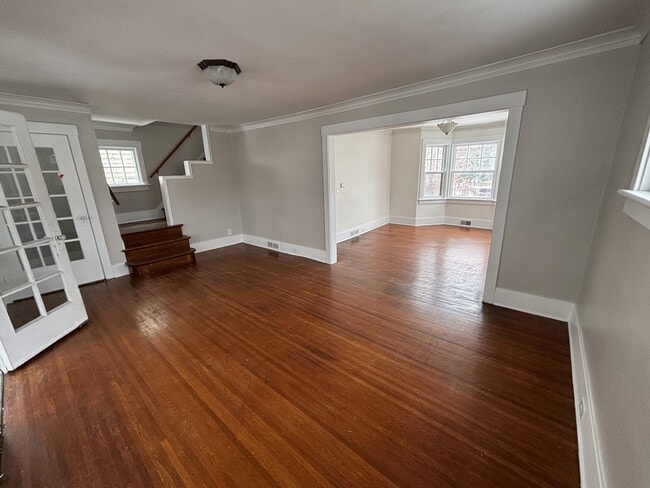 Building Photo - 72 Martinot Ave