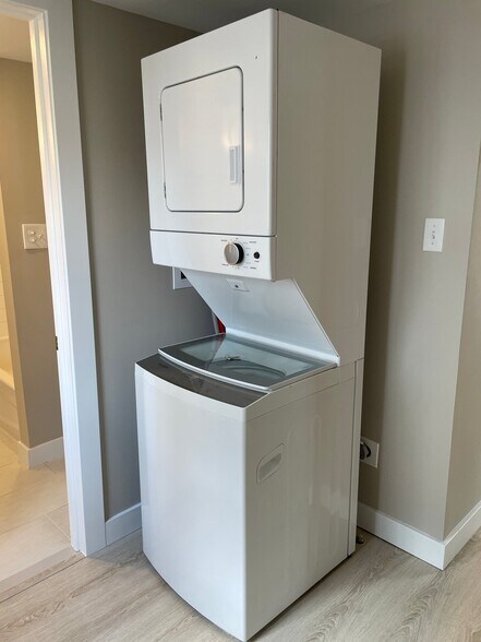 Building Photo - 145 Dupont St