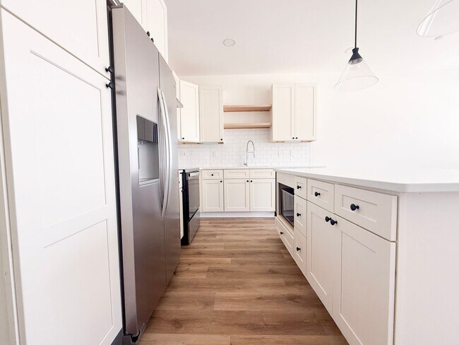 Building Photo - Tristan Style 3-Bedroom w/ Flex Room + Summer Special