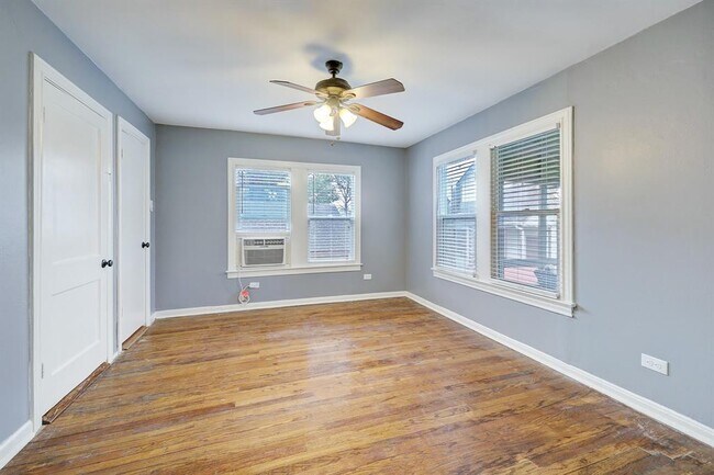 Building Photo - 2610 White Oak Dr