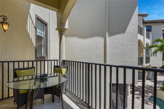 Building Photo - 684 10th Ave S