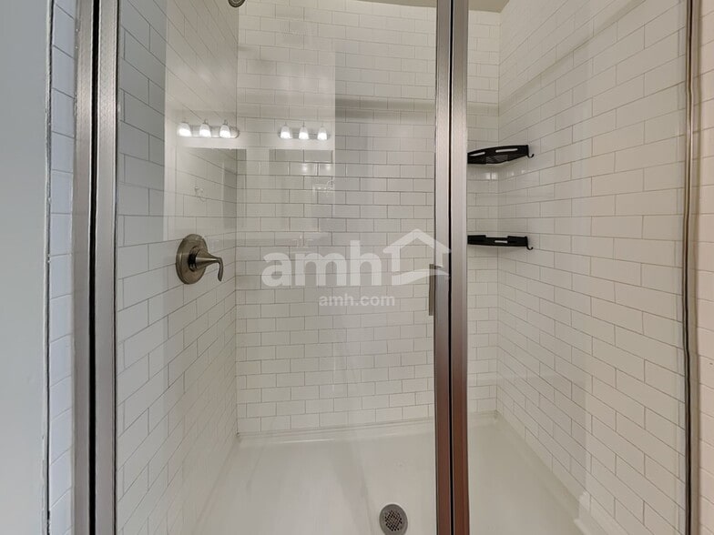 Building Photo - 592 Woodall Rd