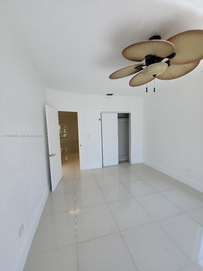 Building Photo - 7707 Hawthorne Ave